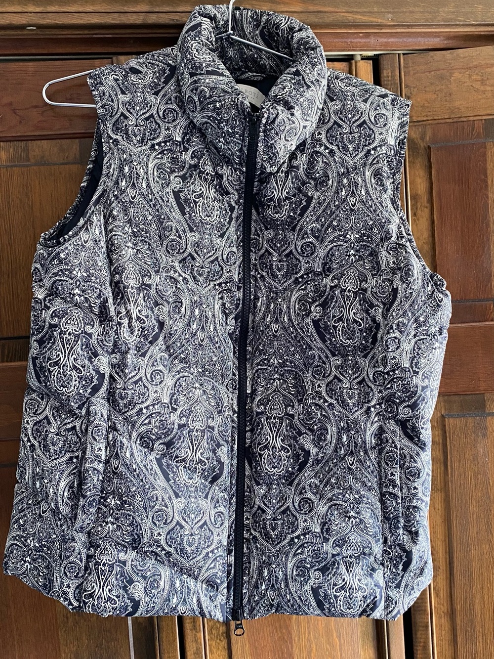 Talbots Paisley Quilted Zip-Front puffer Vest in Black and White